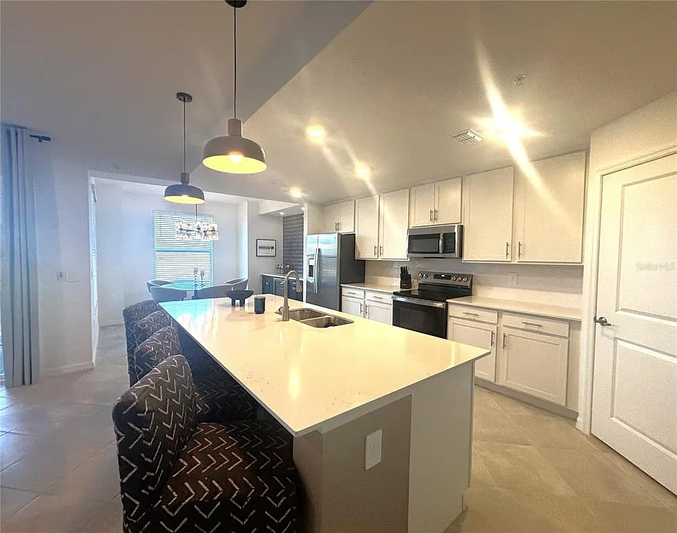 2 bed, 2.0 bath, 1366 sqft, $6,500 — Photo 3