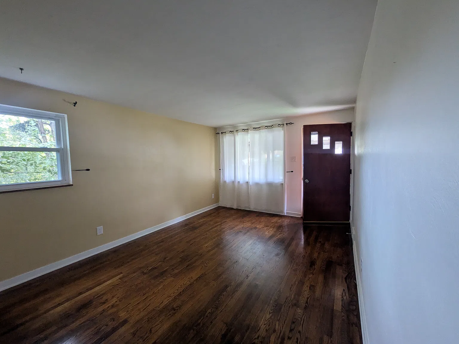 3 bed, 1.5 bath, 864 sqft, $1,650 — Photo 2