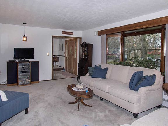 4th image of 1125 Kenton Dr