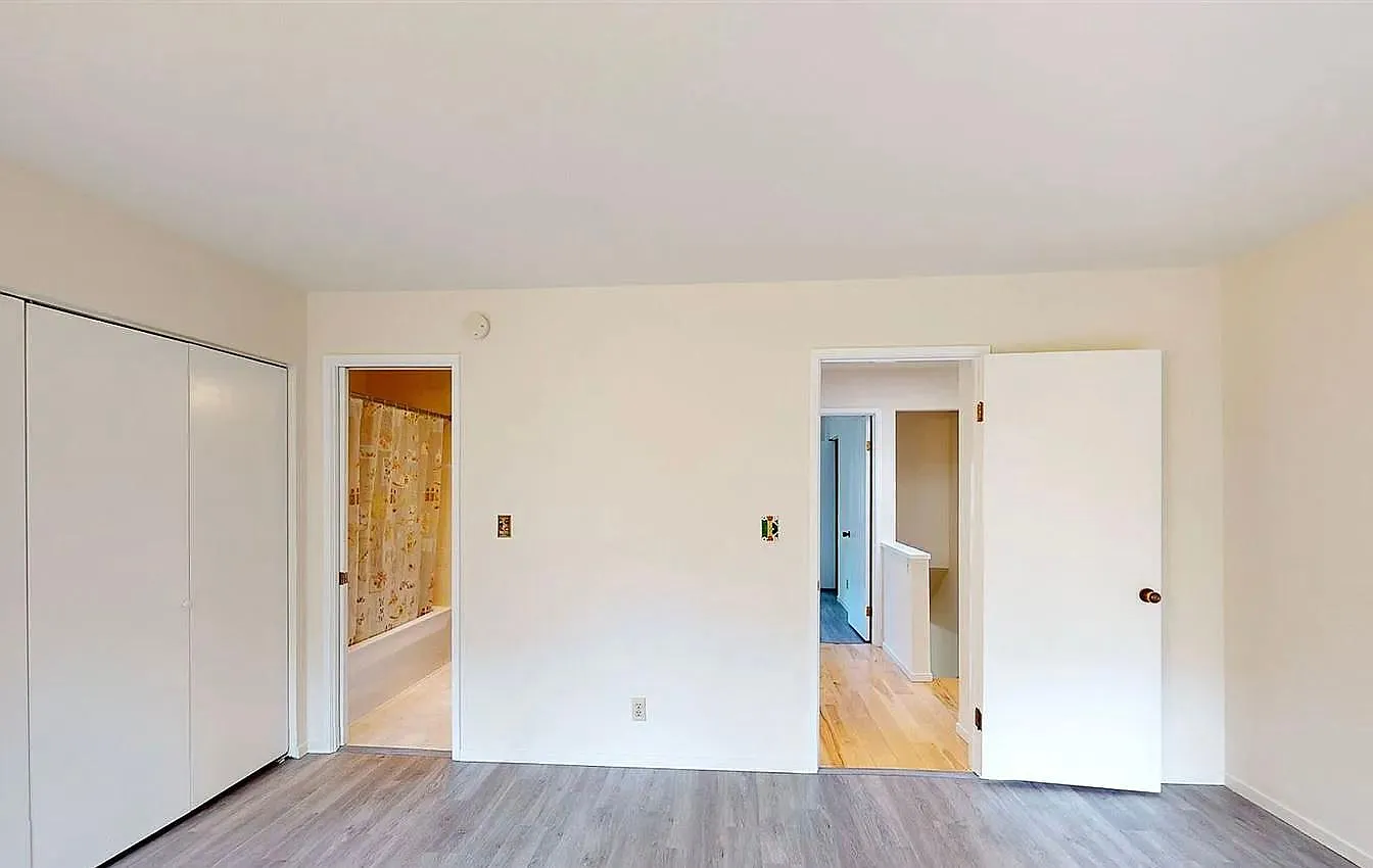917 Hough Ave — Photo 4