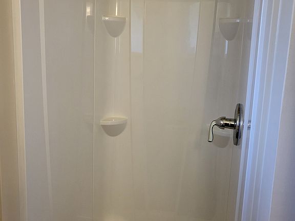4th image of 433 Holly St #7