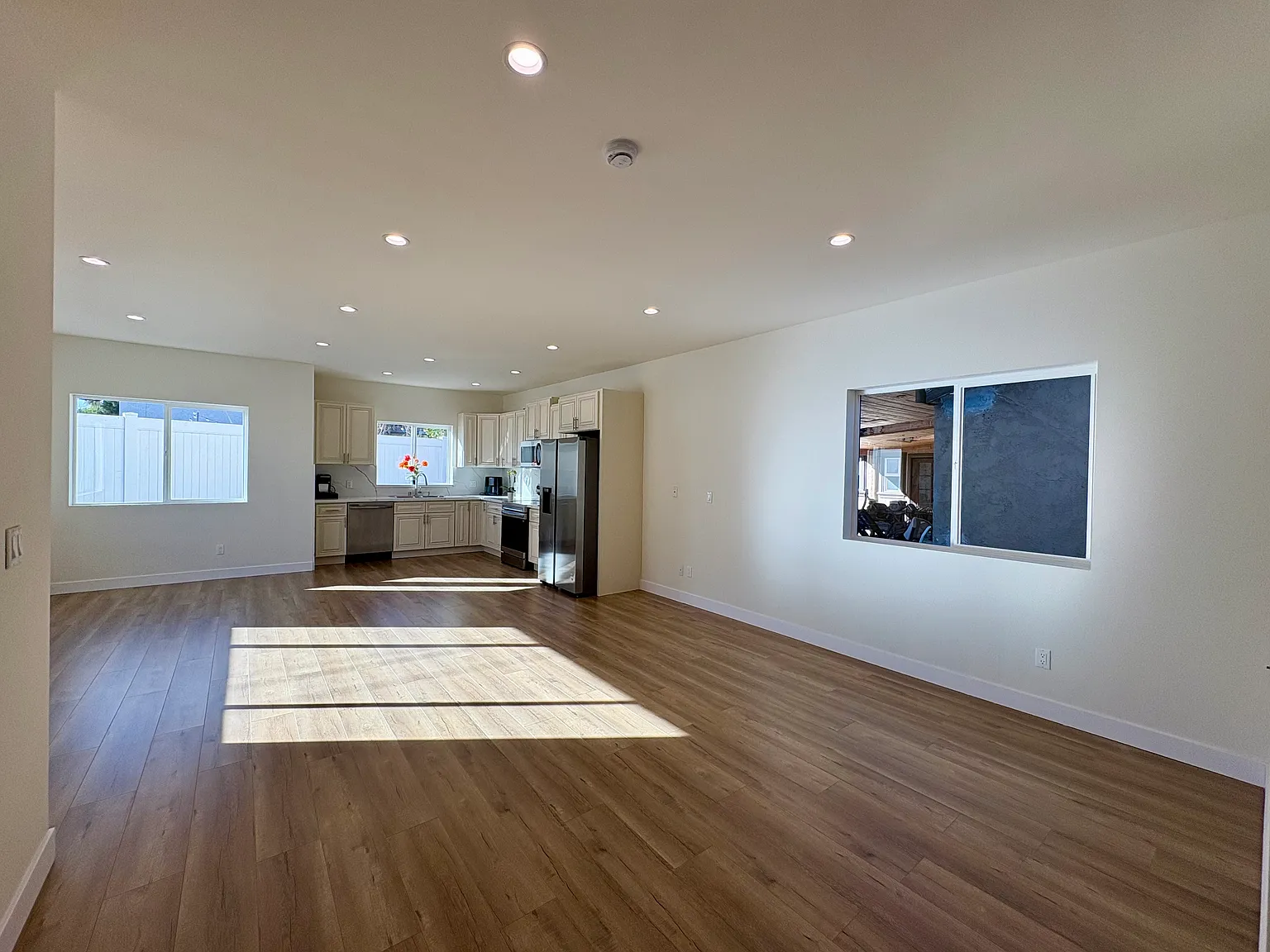 16712 Tuba St — Photo 3