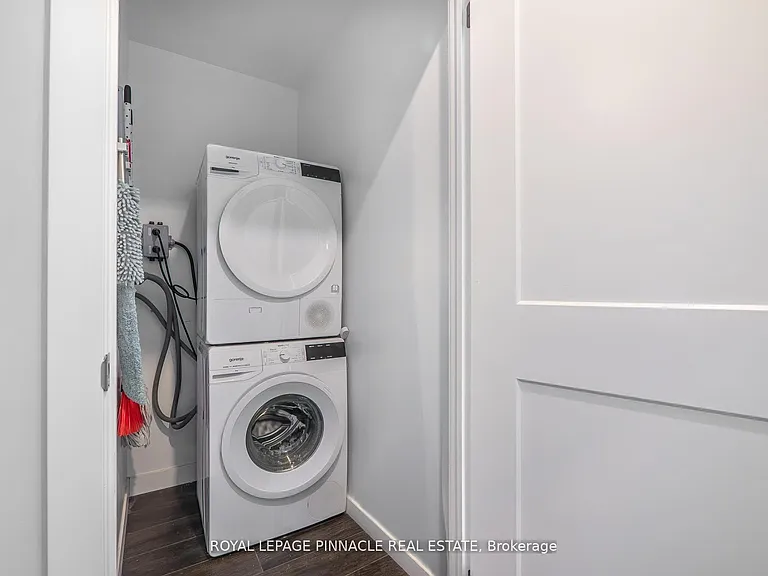 15 Queen St S #2303 — Photo 32