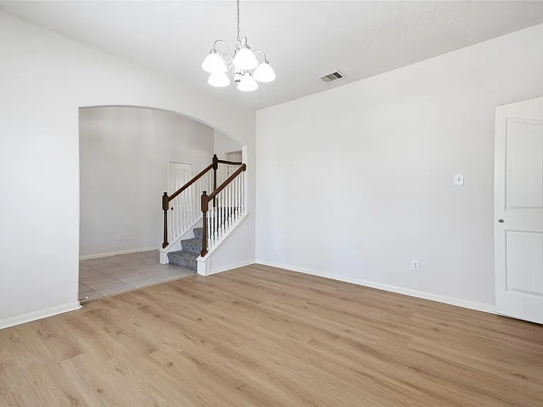 6165 Darlington Ct — Photo 8