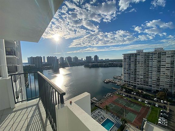 4th image of 2780 NE 183rd St APT 1810