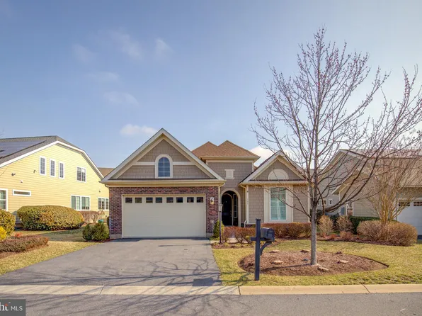 102 Harvester Dr, Lake Frederick, VA 22630