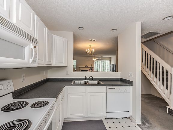 2nd image of 7611 Petrea Ln