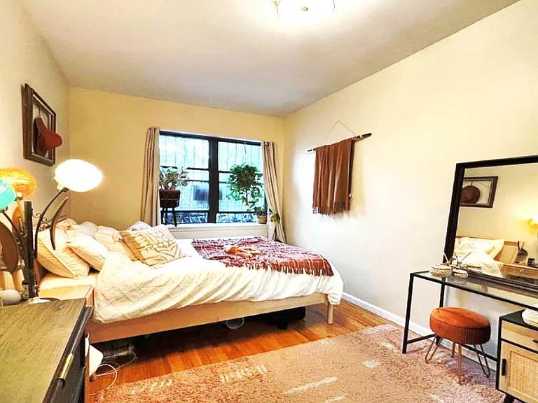 653 Washington Ave #1R — Photo 1