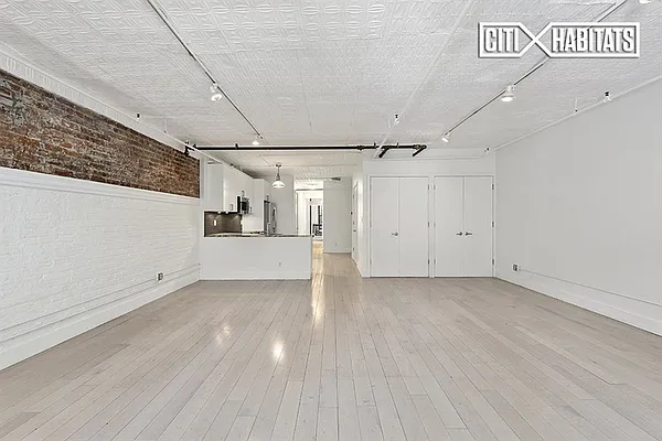 Rented by Vertical Real Estate LLC | media 23