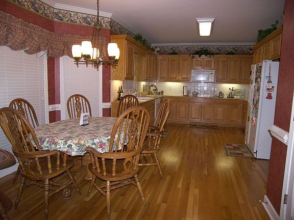 3rd image of 786 Albemarle Ct