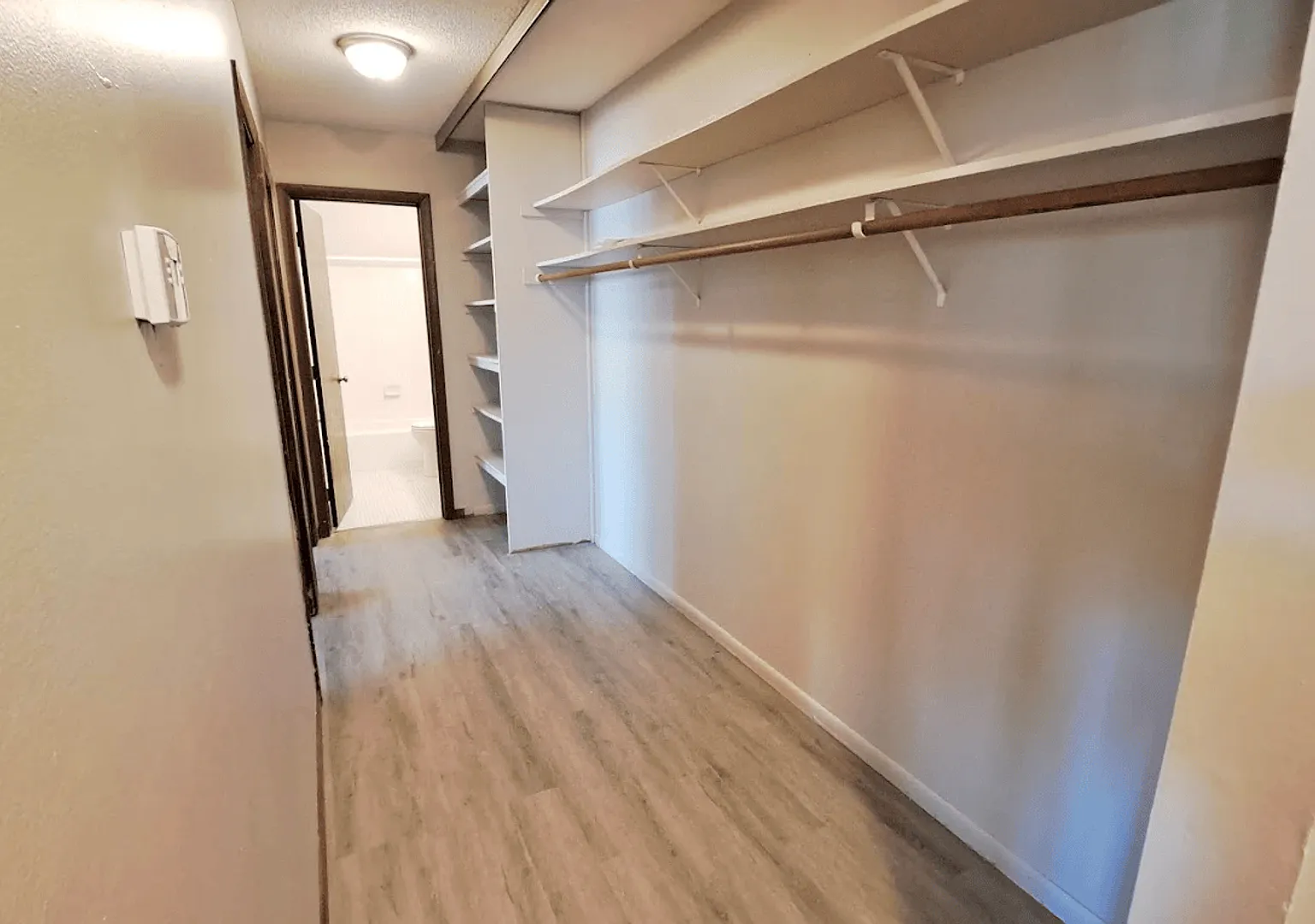Twin Lakes Apartments — Photo 4