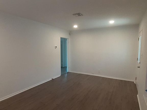 3rd image of 507 Rayburn Dr