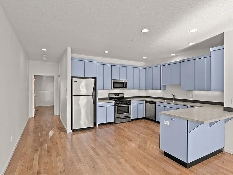 3220 N Michigan Ave — Photo 9
