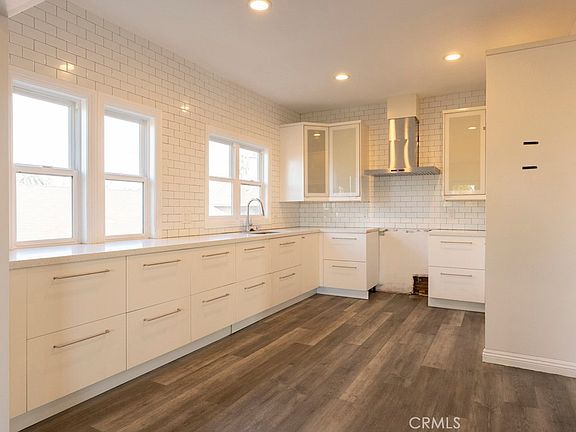 5th image of 2152 Locust Ave