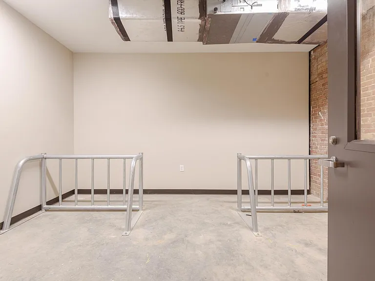Motor City Apartments — Photo 1