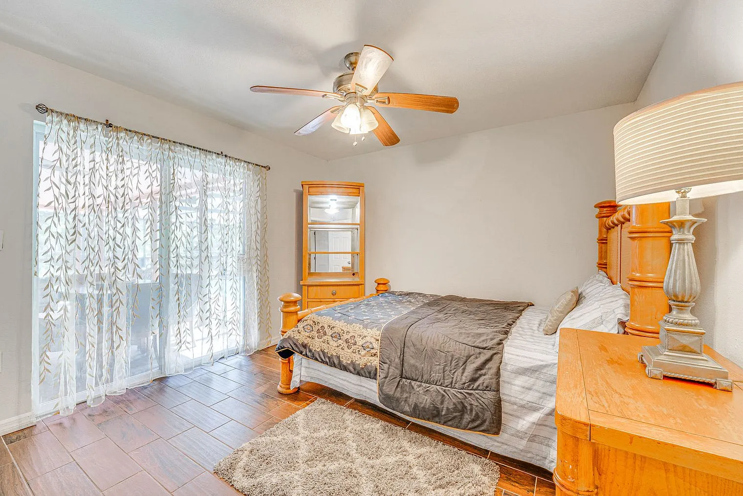 6 bed, 2.0 bath, 2497 sqft, $6,031 — Photo 1