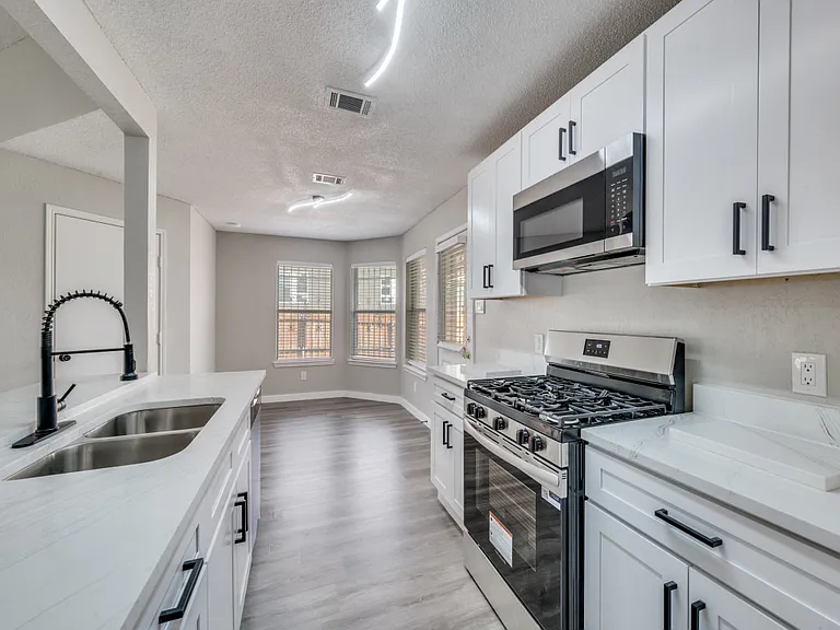2238 Arroyo Ave — Photo 10