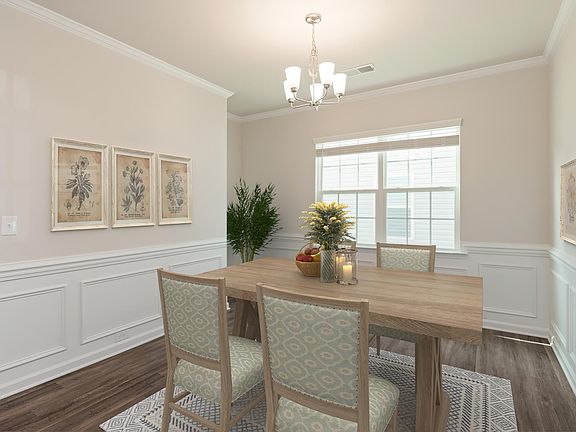 Dining area - Virtually staged