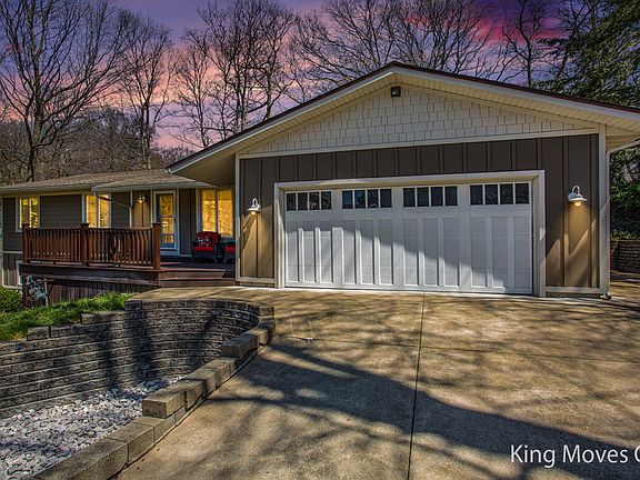 3rd image of 9436 Lakeview Ct