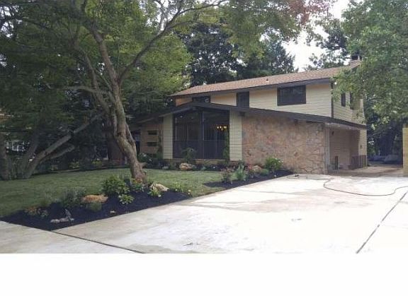 3rd image of 5850 Woodbine Ave