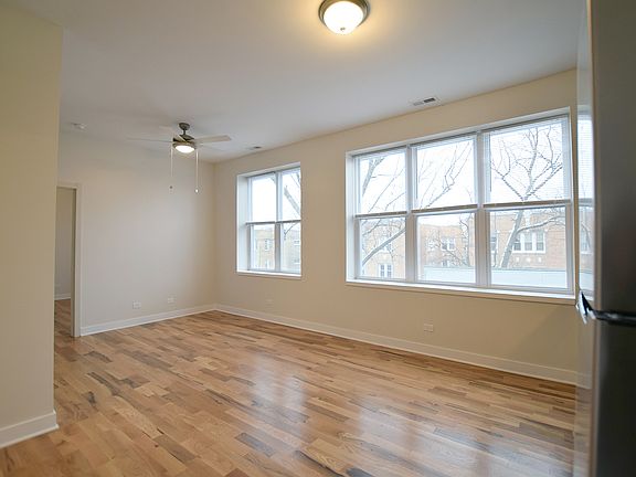 2nd image of 3804 W Montrose Ave #303