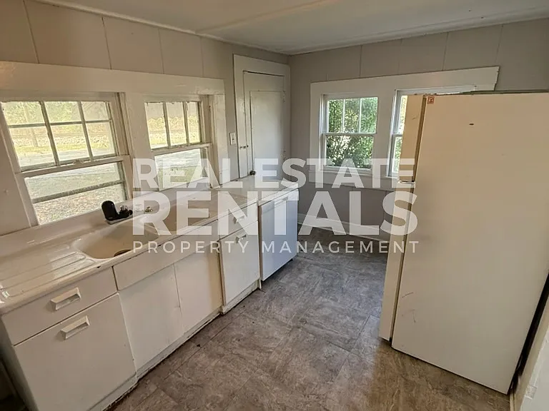 205 4th St SW — Photo 5
