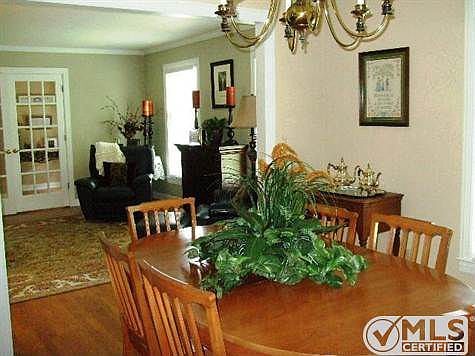 5th image of 561 Cooper Dr