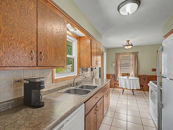 4th image of 2213 Holloway Ave E
