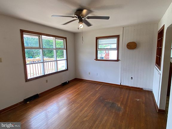 5th image of 518 Ash St