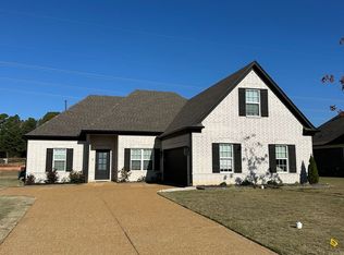 2052 Dela Dr, Southaven, MS 38672