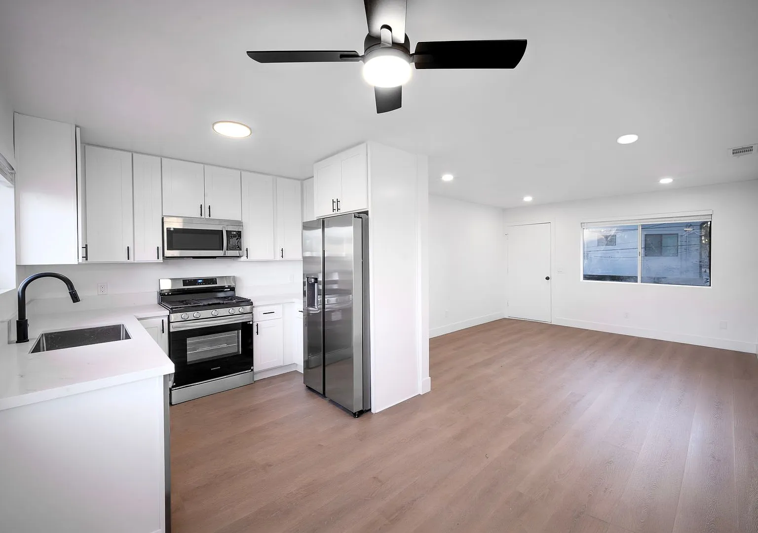 Brand New, Never-Lived-In 2BR/1BA Apartment in Clairemont Fully Remodeled — Photo 3