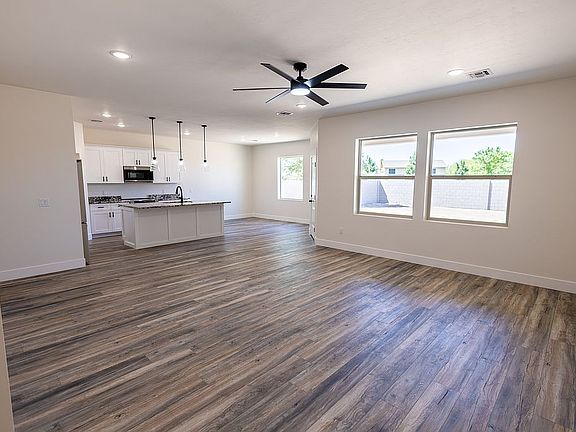 3rd image of 3072 W Spencer Ln