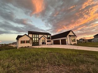 806 Nancy Ct, Waunakee, WI 53597