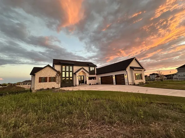 806 Nancy Court, Waunakee, WI 53597