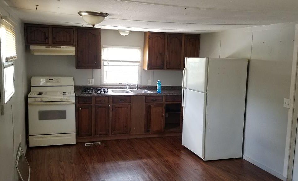 2nd image of 228 Virginia St #4