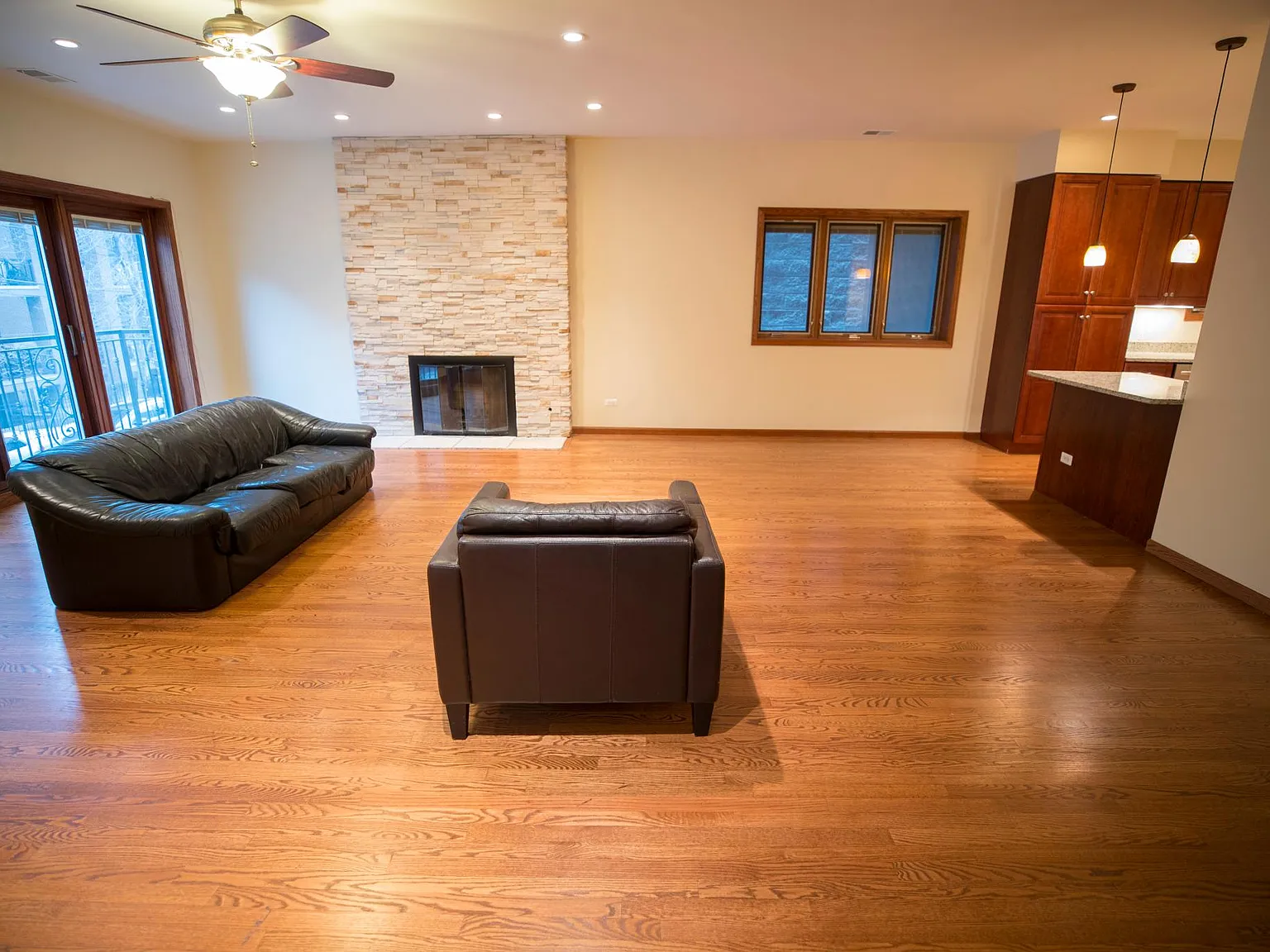 3 bed, 2.5 bath, 2837 sqft, $4,975 — Photo 4
