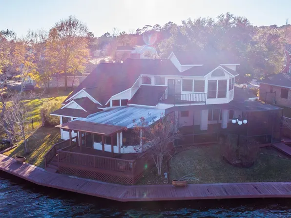 1511 W Lake Shore Cir, Huntsville, TX 77340