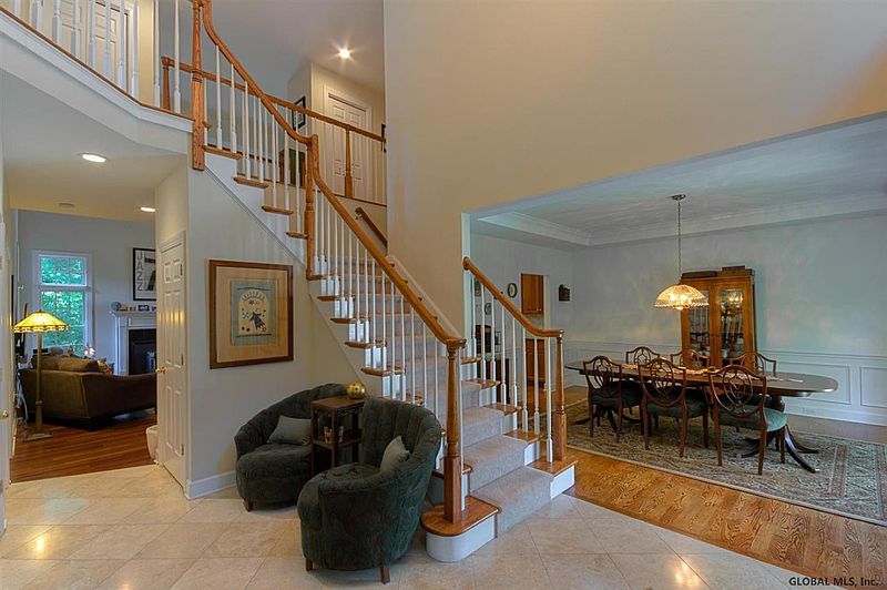 2nd image of 814 GREENTHORNE Boulevard