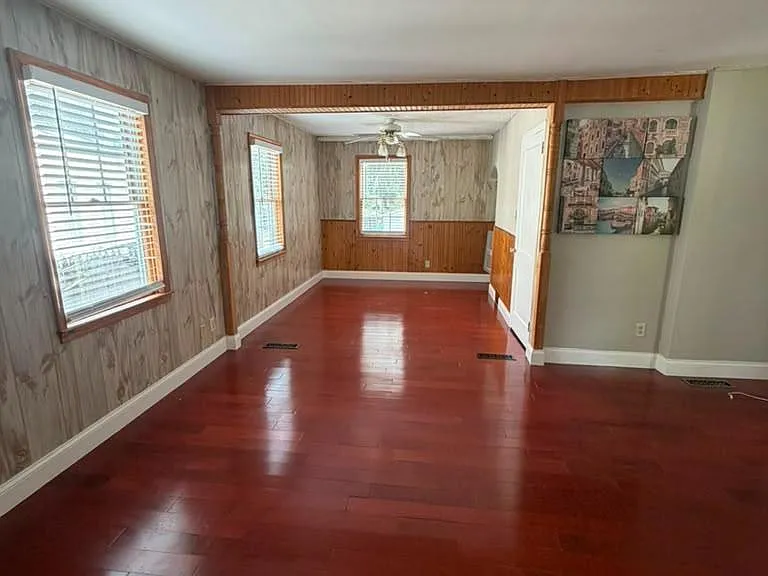 131 Summit Ave — Photo 8
