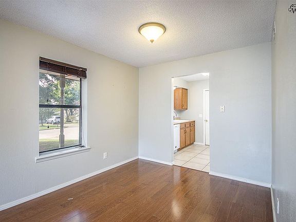 4th image of 714 W Louisa Ave