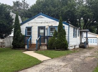 915 S Liberty St, Elgin, IL 60120