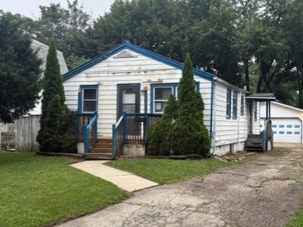 915 S Liberty St, Elgin, IL 60120