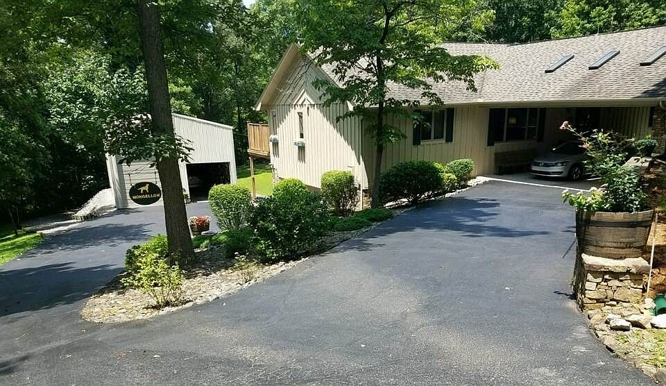 1st image of 634 Armstrong Dr