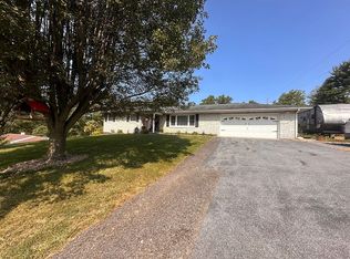 264 E Graceville Rd, Breezewood, PA 15533