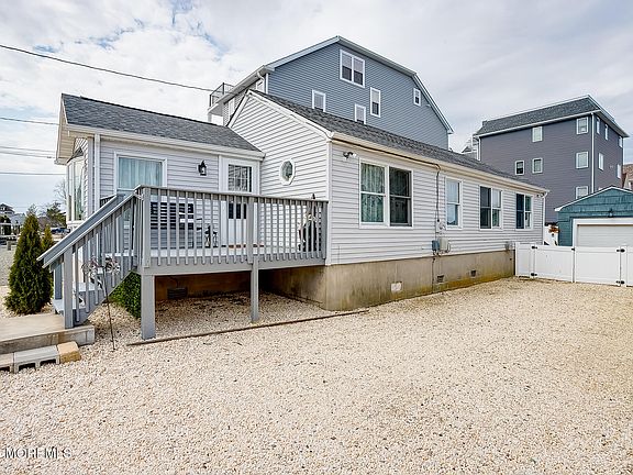 3rd image of 38 Bay Breeze Drive