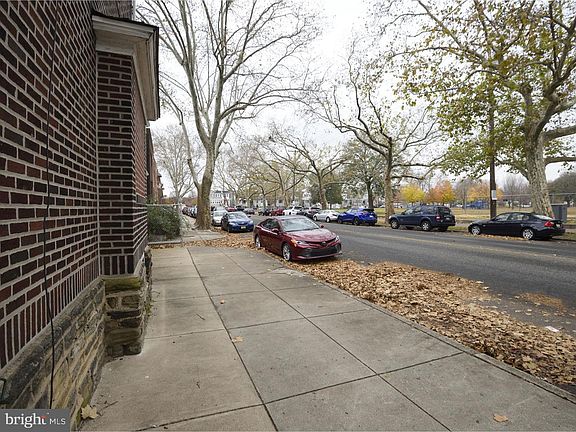 5th image of 1252 Johnston St