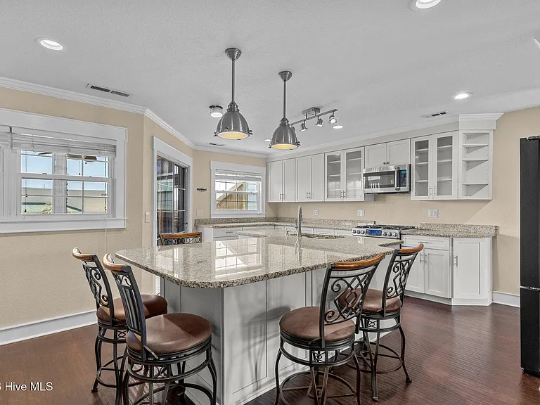 8711 Plantation Dr #302 — Photo 11