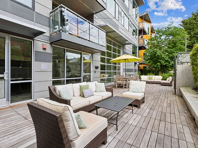 Janus Apartments — Photo 6