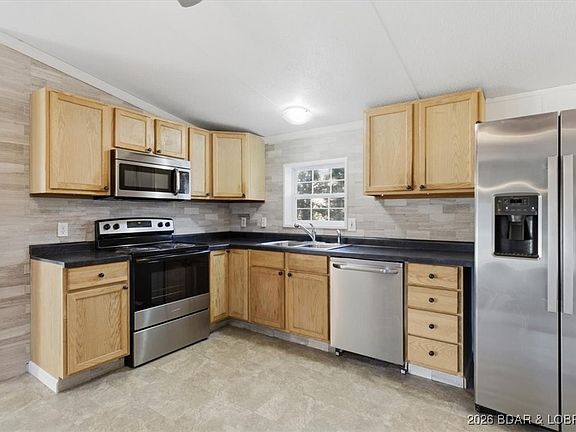 3rd image of 325 Brooks Ln