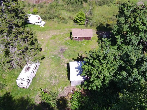 5th image of 556 Bluff Rd E